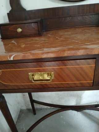 Mueble tocador antiguo con espejo