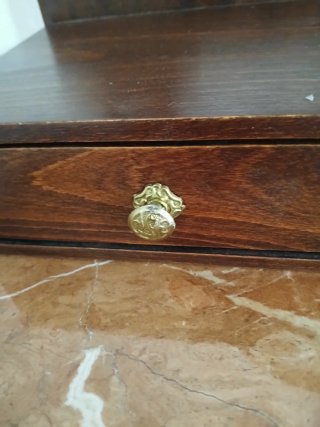 Mueble tocador antiguo con espejo