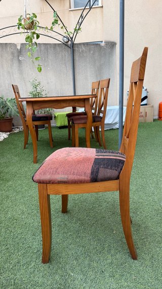 Mesa comedor con cristal y 4 sillas madera