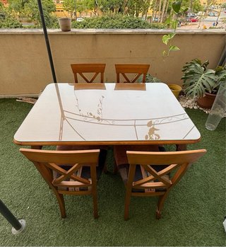 Mesa comedor con cristal y 4 sillas madera