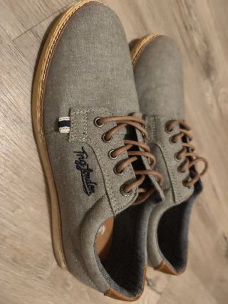 Zapatos Tom Tailor grises y marrones