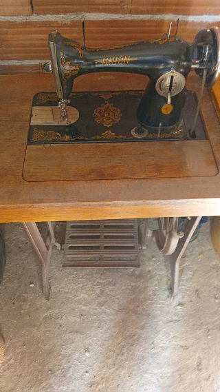 Máquina de coser antigua