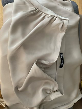 Falda larga beige satinada