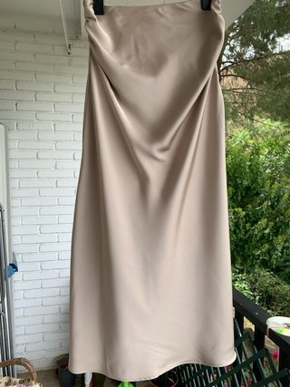 Falda larga beige satinada