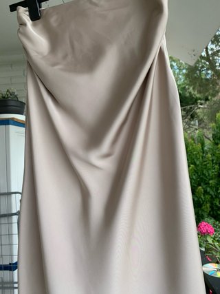 Falda larga beige satinada