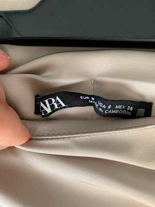 Falda larga beige satinada