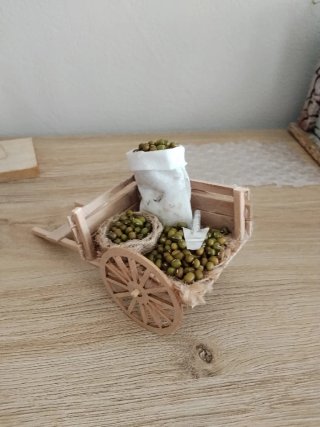 Carretto presepe con olive
