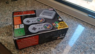 Super Nintendo Classic Mini + 2 controller