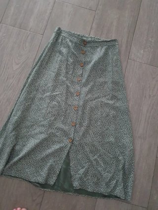 Falda larga verde con botones