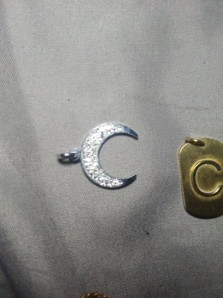 Dos Colgantes: Dorado y Plateado