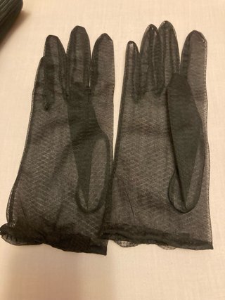 Bolso y 2 pares de guantes de vestir