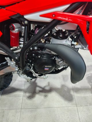 BETA XTRAINER 300 2T ENDURO MY27Negra y Roja