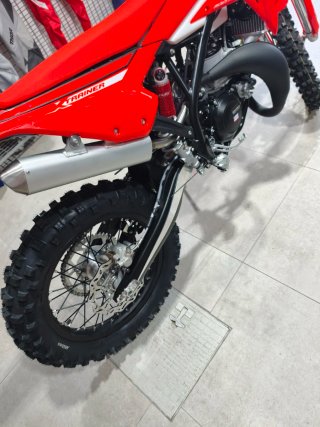 BETA XTRAINER 300 2T ENDURO MY27Negra y Roja