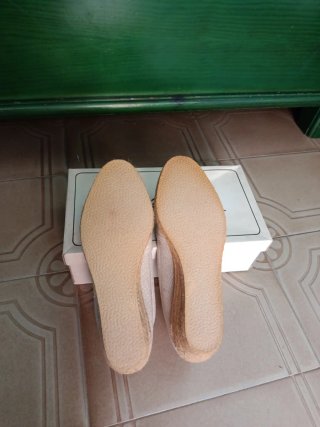 Zapatos de cuña beige mujer