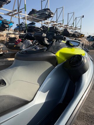 Moto de agua Sea Doo RXP 325 gris/amarillo