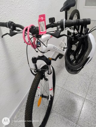 Bicicleta Rockrider Blanca y Rosa.