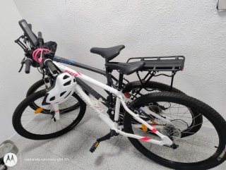 Bicicleta Rockrider Blanca y Rosa.