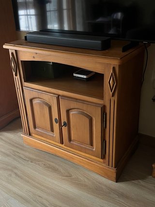 Mueble TV madera con puertas