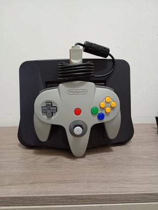 Lote Nintendo 64 + 2 mandos con expositores (104)