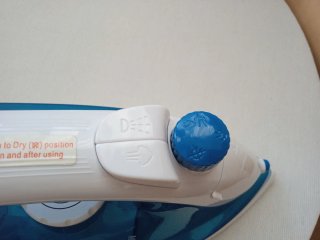 Plancha de Ropa Argos Azul y Blanca