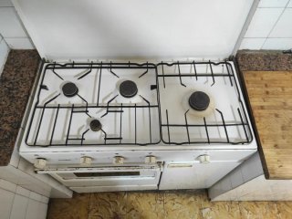 Cocina de gas butano 4 hornillos y horno