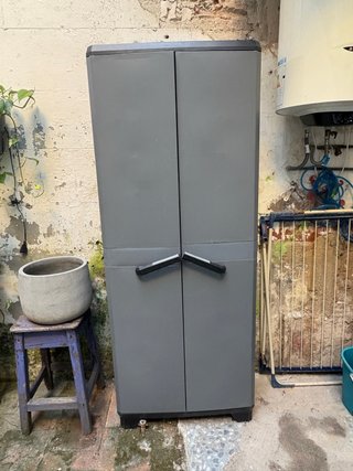 Armario exterior de plástico gris