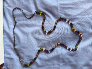 Collar de cuentas multicolor