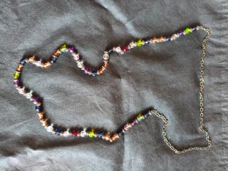 Collar de cuentas multicolor