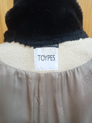 Abrigo Toypes Beige con Cuello Piel Sintética