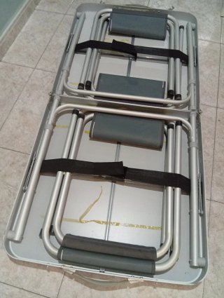 Mesa plegable Quechua con taburetes