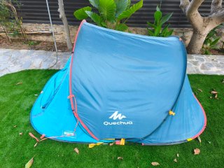 Tienda de campaña Quechua azul