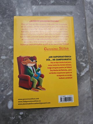 Geronimo Stilton 35. ¡Un superratónico día-- de...