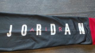 Conjunto deportivo Jordan negro y rojo