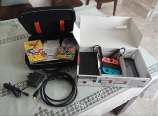 Nintendo Switch con accessori e valigetta