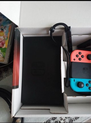 Nintendo Switch con accessori e valigetta
