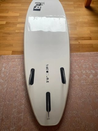 Tabla surf Black on White 5'6'' 39L