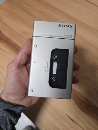 Walkman Sony F2 Plata