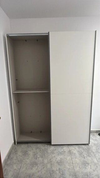 Armario blanco mate de puertas correderas