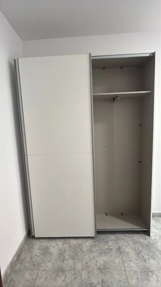 Armario blanco mate de puertas correderas