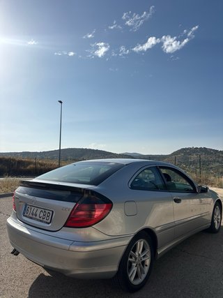 Mercedes-Benz Clase C 2004