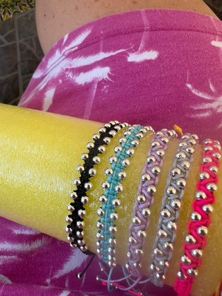 Pulseras Macramé Multicolor.