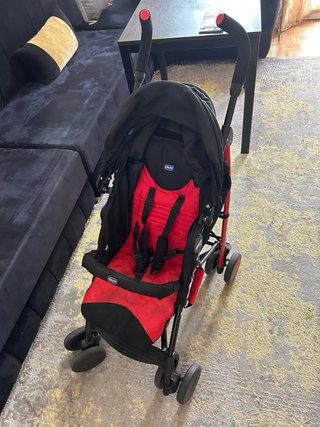 Carro de paseo Chicco rojo y negro
