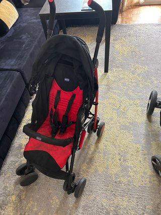 Carro de paseo Chicco rojo y negro