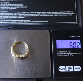 Anillo de oro de 18k. Peso: 6.02 gr.