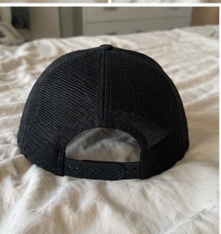 Gorra Armure Racing Trucker negra y roja ajustable
