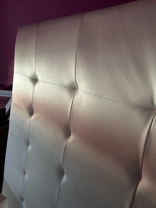 Cabecero de piel blanco