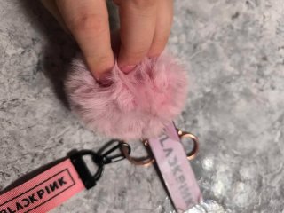 Vendo llavero de Blackpink Kpop de pompón rosa