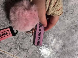 Vendo llavero de Blackpink Kpop de pompón rosa
