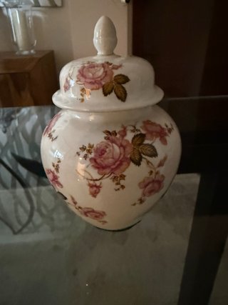 Tibor de porcelana antiguo con flores