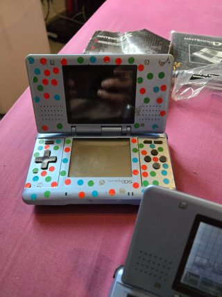 3 Nintendo DS con scatola e caricabatterie